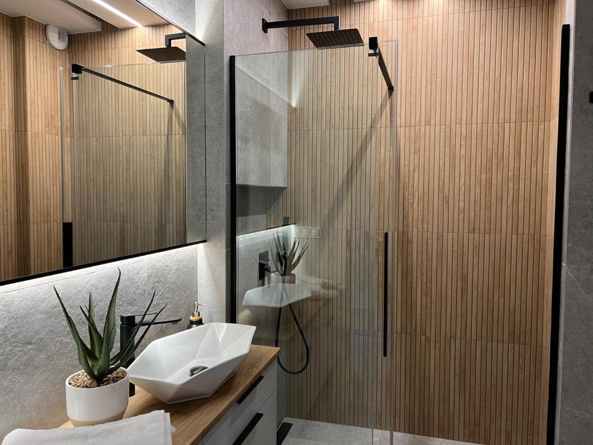 Family & Business Elegant Apartments Ul Lotnicza Centrum Galeria Korona - 1 Bedroom, Terrace, Air Conditioning, Garage - New! Келце Екстериор снимка