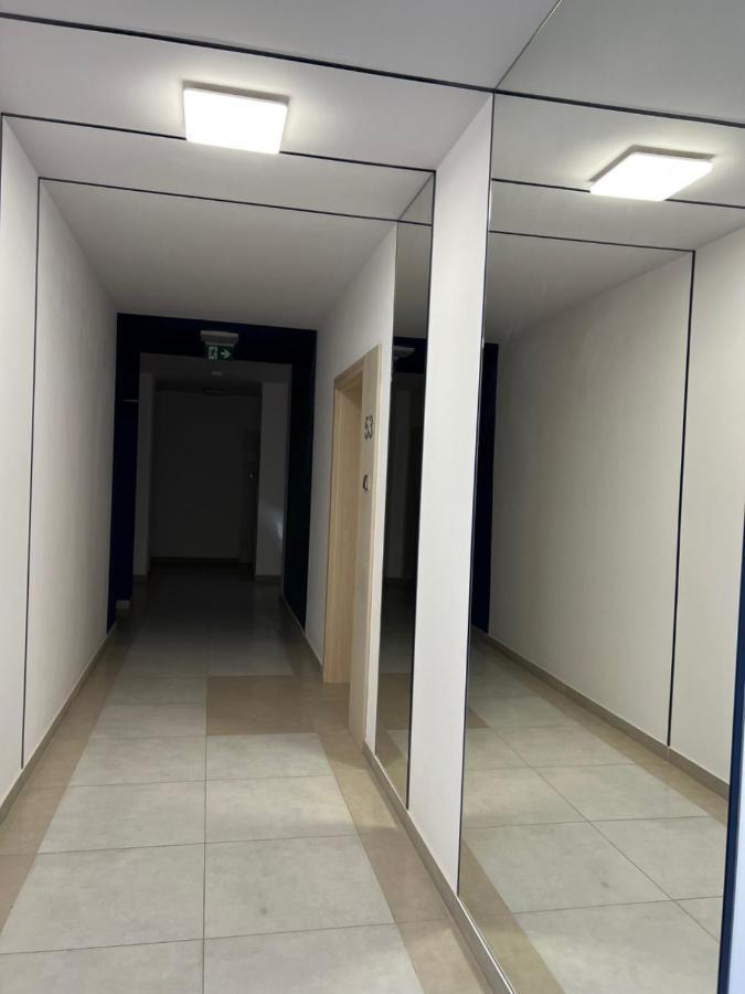 Family & Business Elegant Apartments Ul Lotnicza Centrum Galeria Korona - 1 Bedroom, Terrace, Air Conditioning, Garage - New! Келце Екстериор снимка